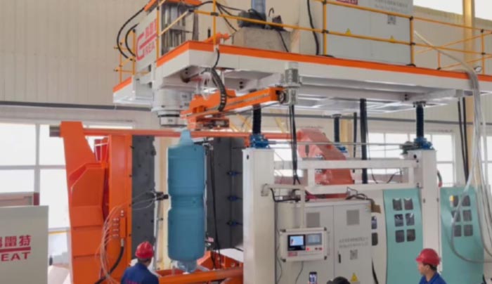 Great-Machinery's-One-Mold-Two-Cavity-Blow-Molding-Technology